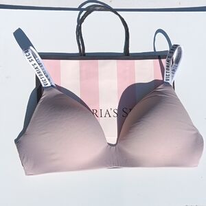 Victoria's Secret Soft with Logo Straps T-shirt Ligtly Lined Wireless Size 36B